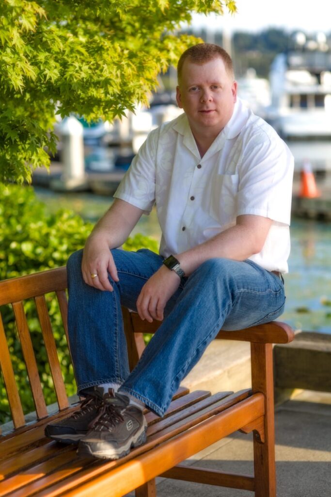 Siggi á bekknum án gleraugnanna